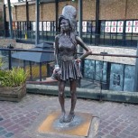 Amy Winehouse Statue