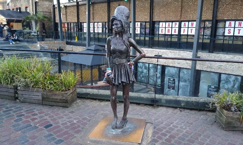 Amy Winehouse Statue