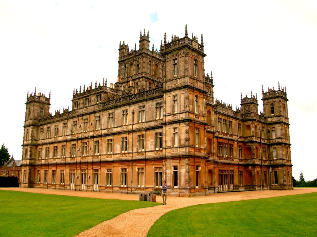 A photo of Highclere Castle.